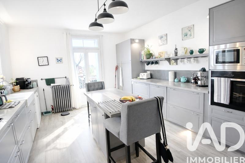 Maison - 168 m² - 9 pièces