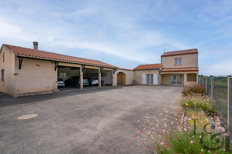 Maison - 240 m² - 11 pièces