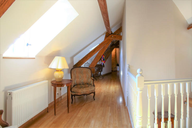 Maison - 357 m² - 16 pièces