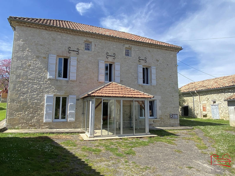 Maison - 239 m² - 5 pièces