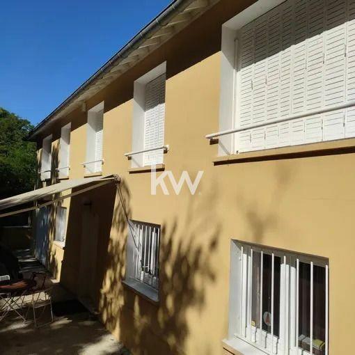 Immeuble - 130 m² - 10 pièces