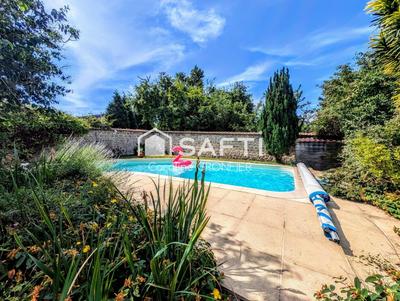 Maison - 208 m² - 10 pièces