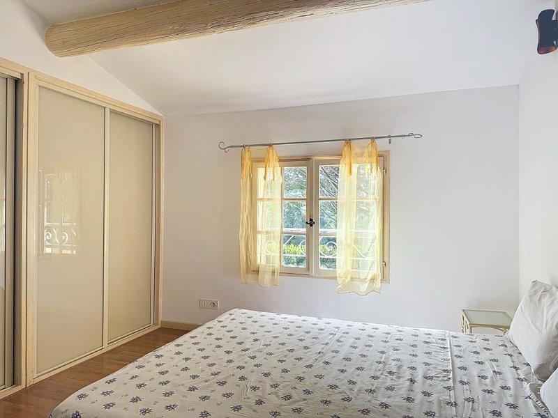 Maison - 210 m² - 6 pièces