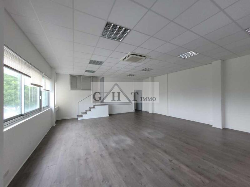 Entrepôt - 1 423 m²