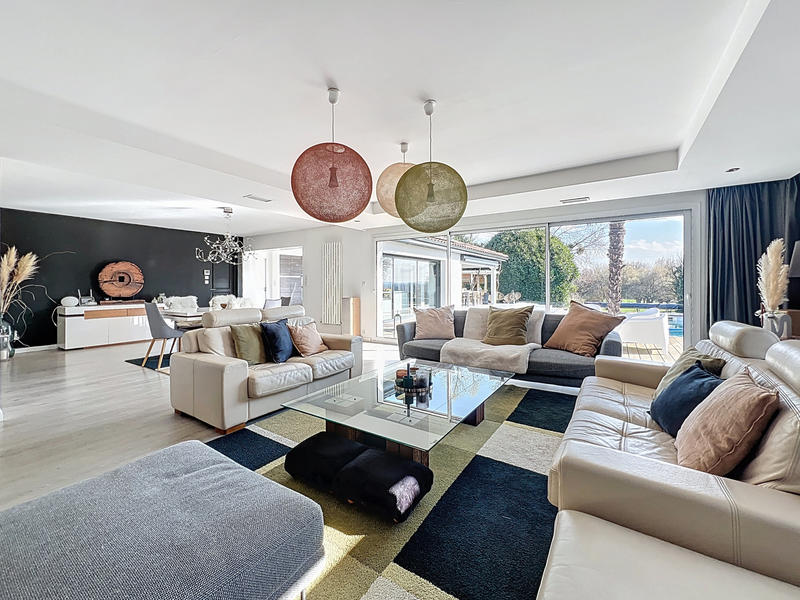 Maison - 222 m² - 6 pièces