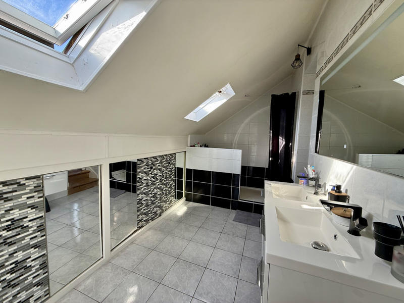 Maison - 95 m² - 4 pièces