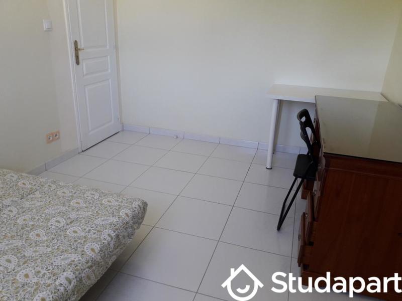 Chambre - 11 m² - 1 pièce