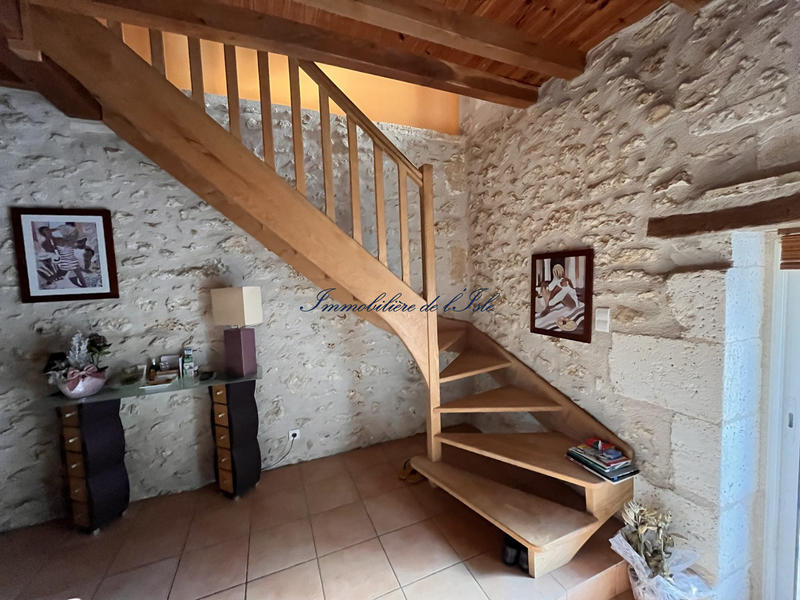 Maison - 233 m² - 8 pièces