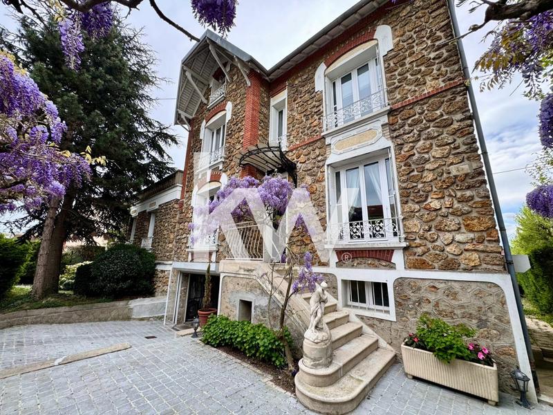 Maison - 380 m² - 10 pièces