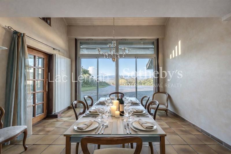 Maison - 300 m² - 8 pièces