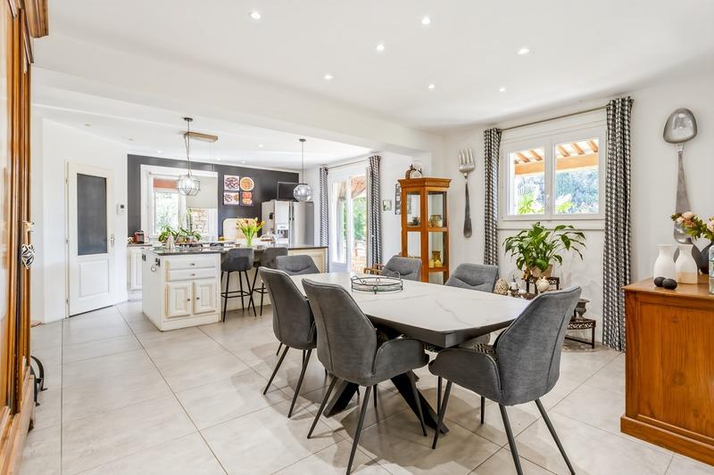 Maison - 207 m² - 8 pièces