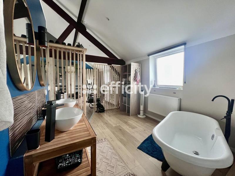 Maison - 247 m² - 10 pièces