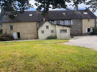 Maison - 300 m² - 11 pièces