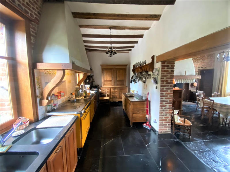 Propriété - 340 m² - 9 pièces