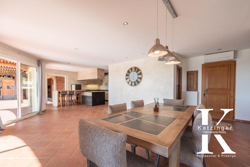 Villa - 256 m² - 6 pièces