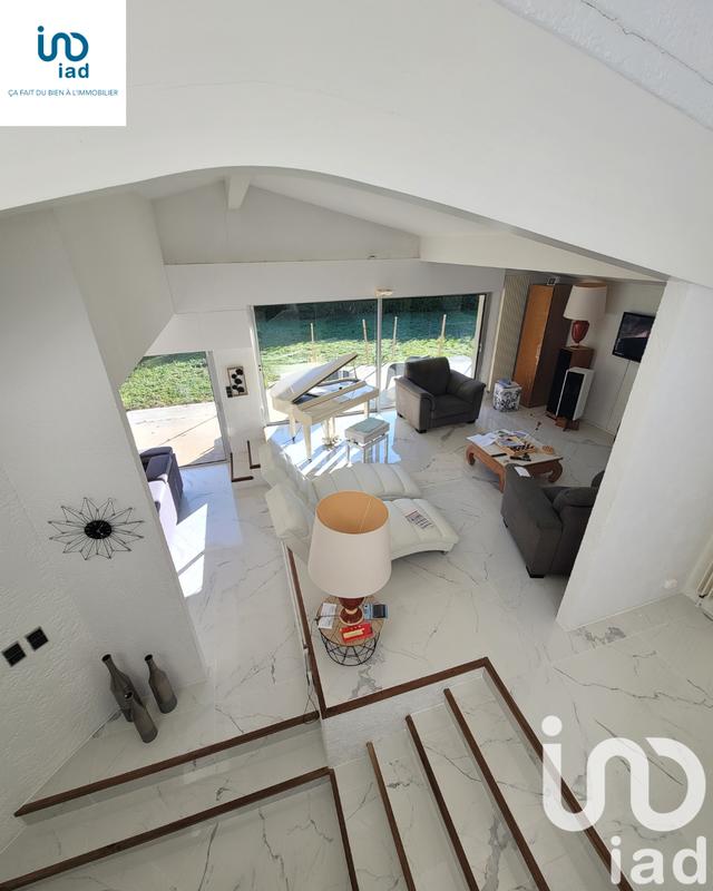 Maison - 280 m² - 9 pièces