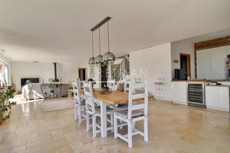 Villa - 210 m² - 6 pièces