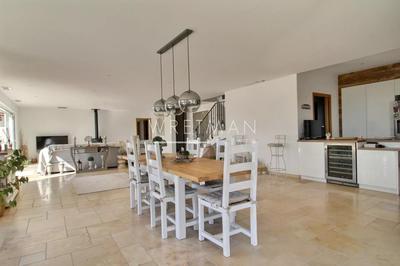 Villa - 210 m² - 6 pièces