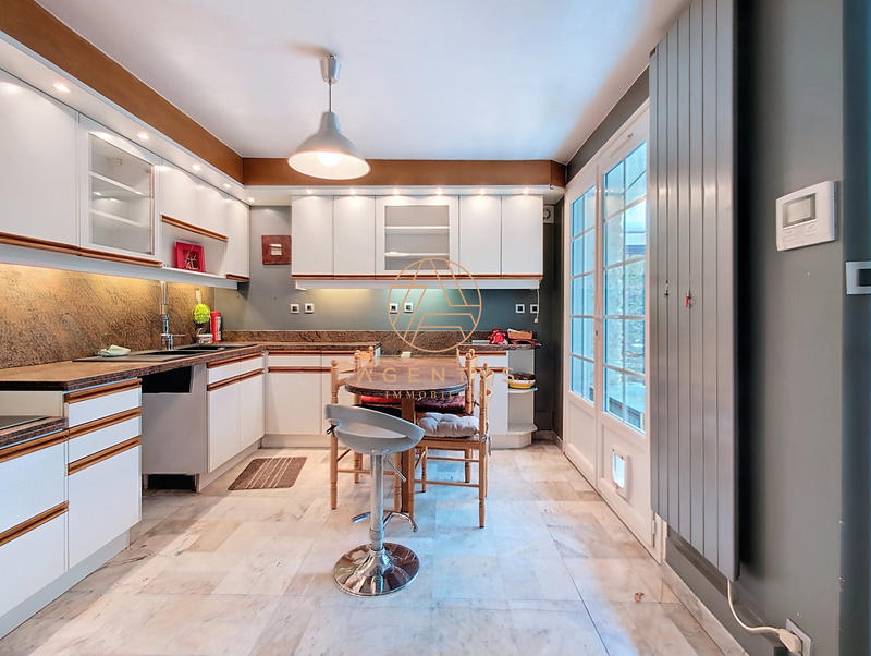 Maison - 175 m² - 8 pièces