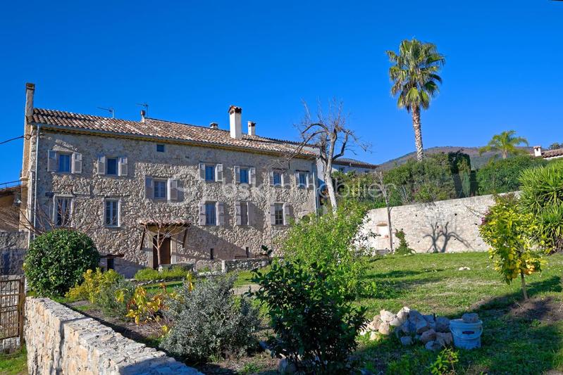 Demeure - 354 m² - 9 pièces