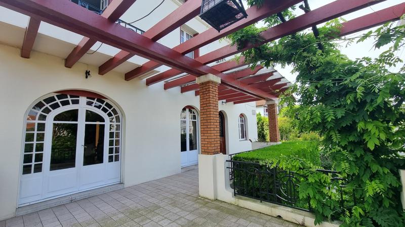 Maison - 314 m² - 10 pièces