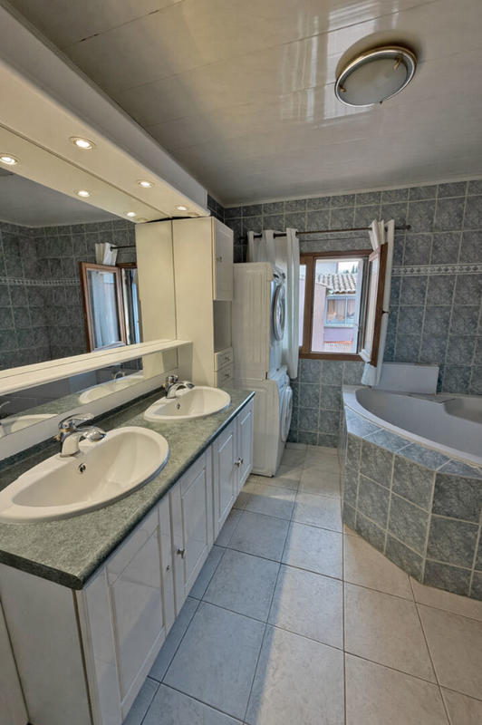 Maison - 211 m² - 8 pièces