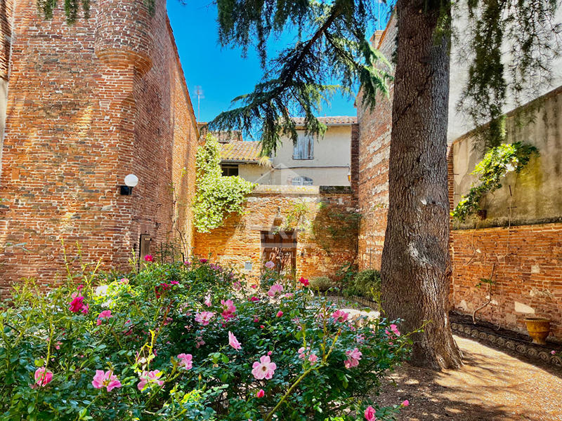 Demeure - 438 m² - 13 pièces