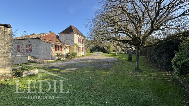 Maison - 220 m² - 7 pièces