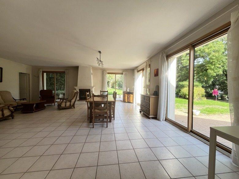 Maison traditionnelle - 211 m² - 7 pièces