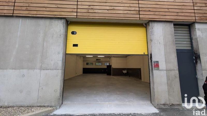 Local commercial - 304 m²