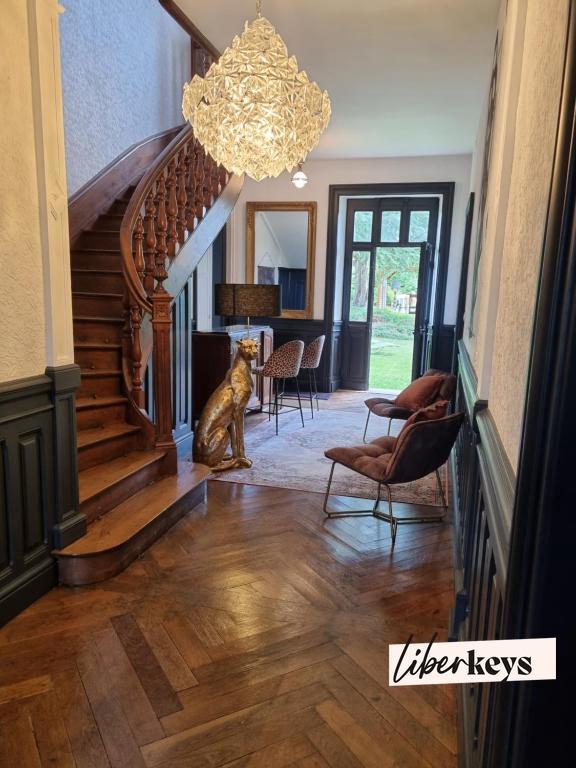 Maison bourgeoise - 650 m² - 11 pièces