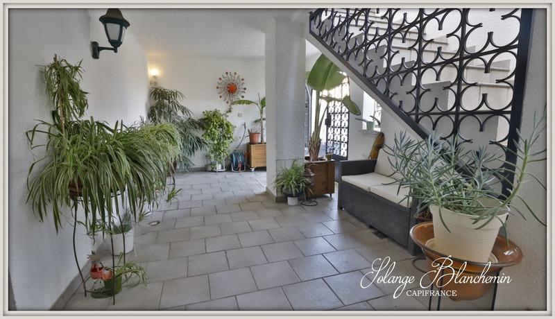 Maison - 250 m² - 9 pièces