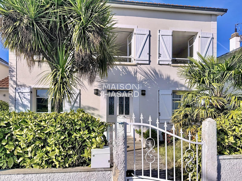 Maison - 199 m² - 9 pièces