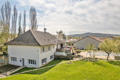 Maison - 277 m² - 9 pièces
