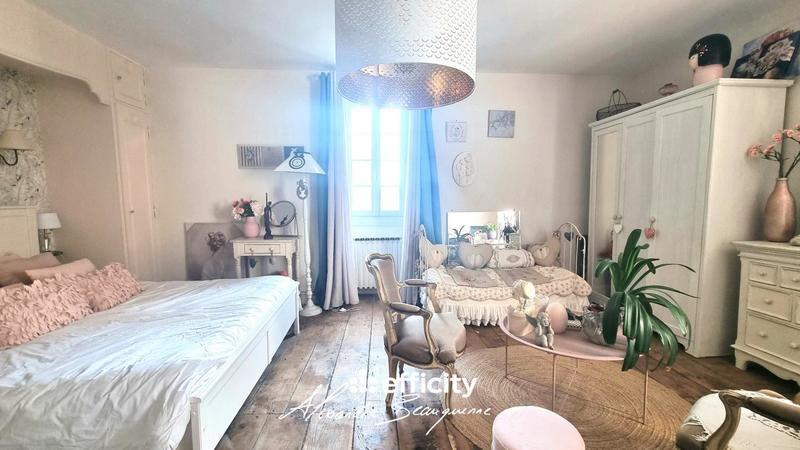 Maison - 207 m² - 5 pièces