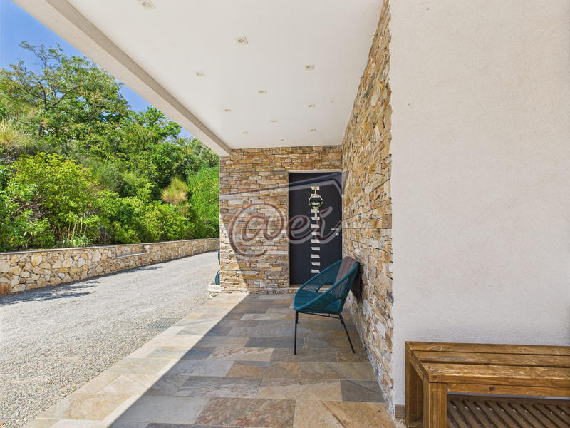 Villa - 224 m² - 6 pièces