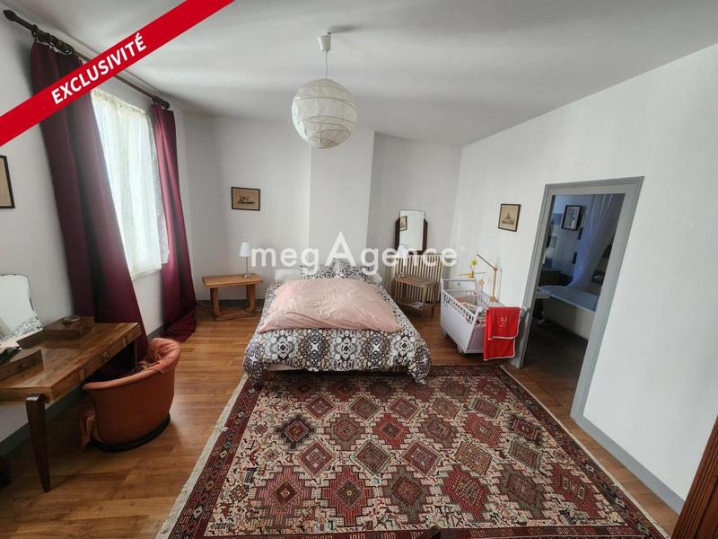 Maison - 250 m² - 7 pièces