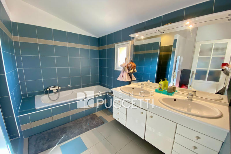 Villa - 180 m² - 6 pièces