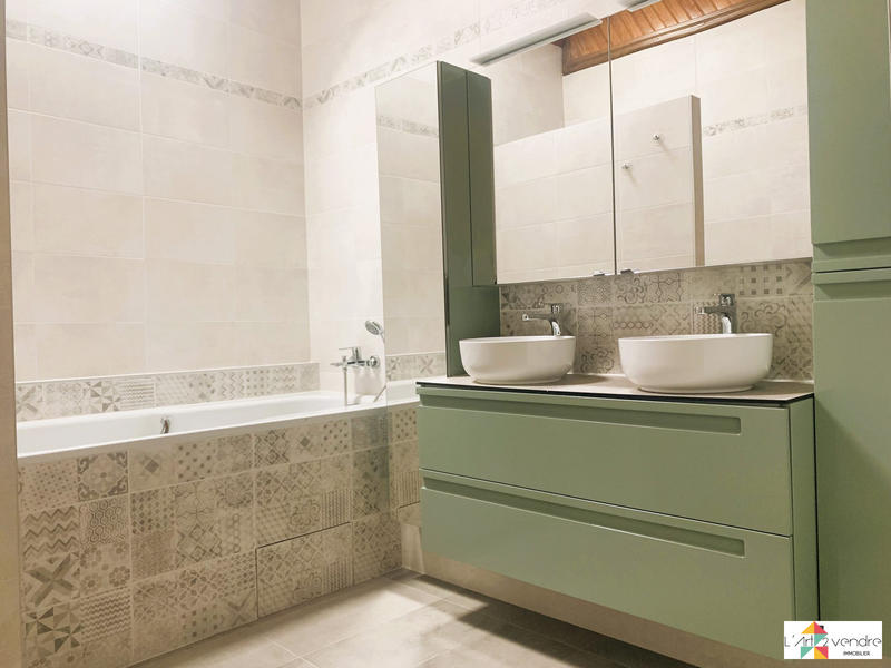 Maison ancienne - 325 m² - 11 pièces