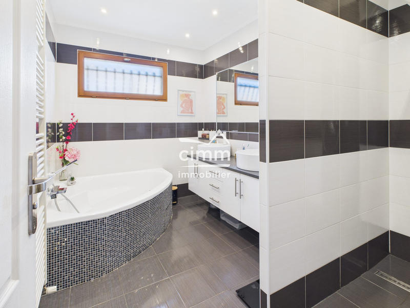 Maison - 127 m² - 5 pièces