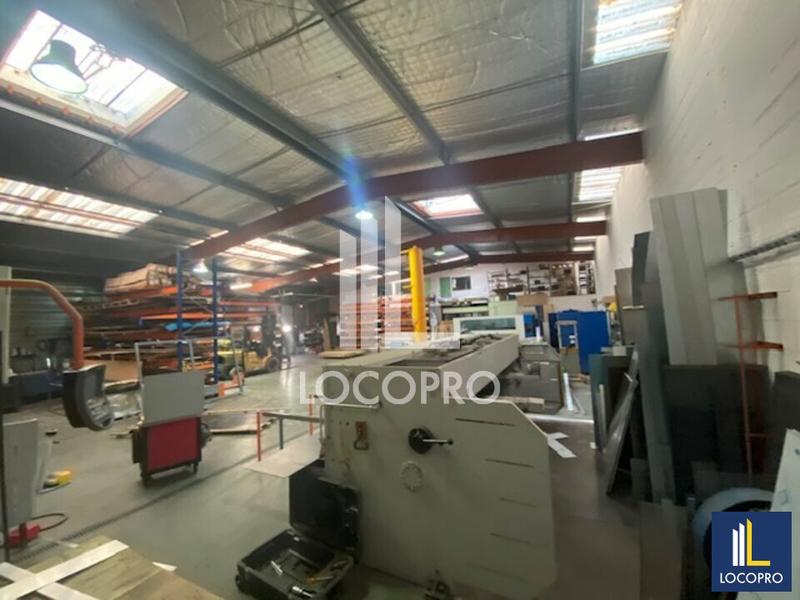 Local d'activité / Entrepôt - 1 600 m²