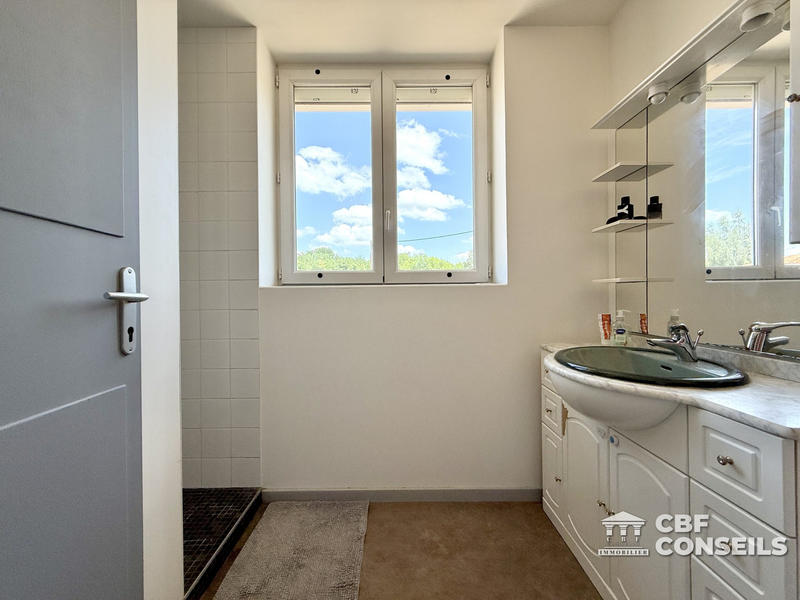 Maison - 270 m² - 9 pièces