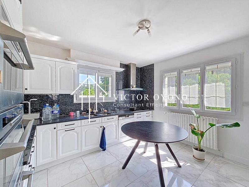 Maison - 250 m² - 9 pièces