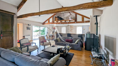 Maison - 330 m² - 11 pièces