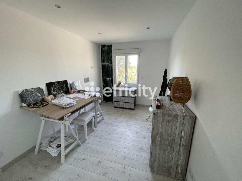 Maison - 240 m² - 11 pièces