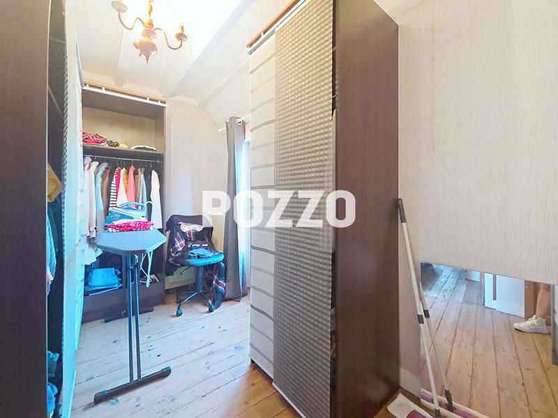 Maison - 222 m² - 8 pièces