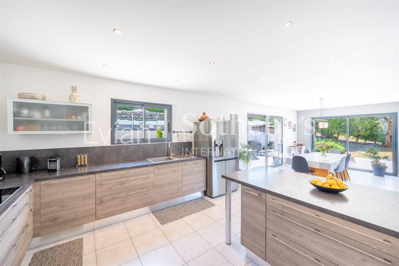 Maison - 200 m² - 6 pièces