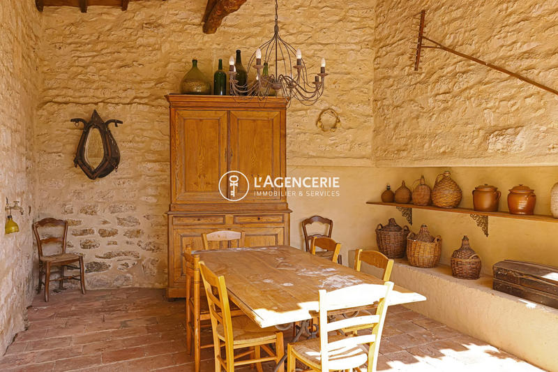 Maison - 360 m² - 12 pièces