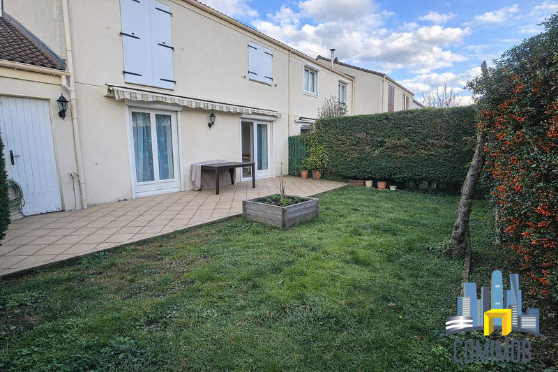 Maison traditionnelle - 92 m² - 4 pièces