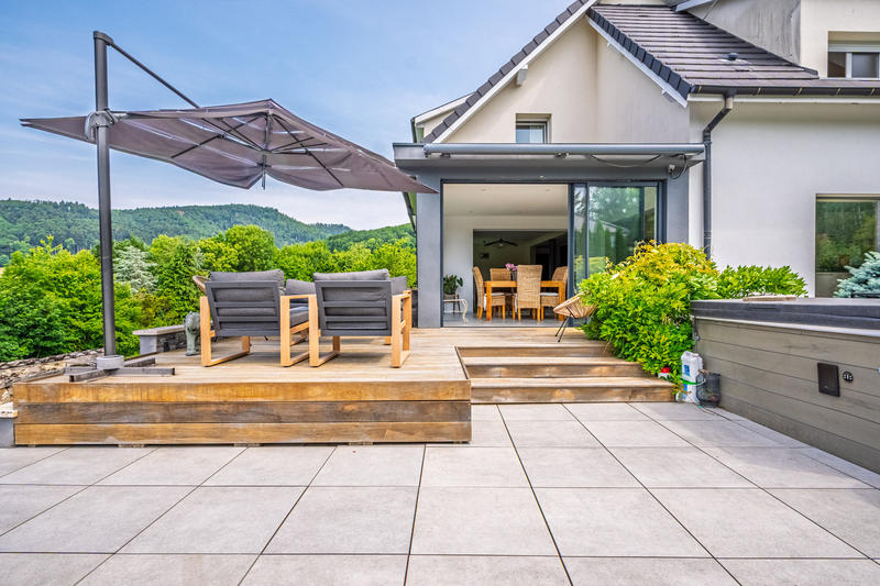 Maison - 250 m² - 7 pièces